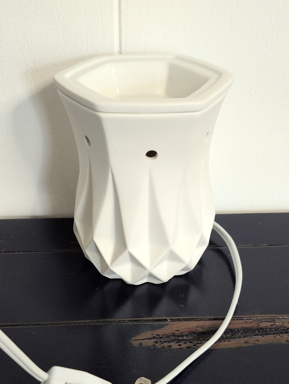 ALABASTER SCENTSY WARMER